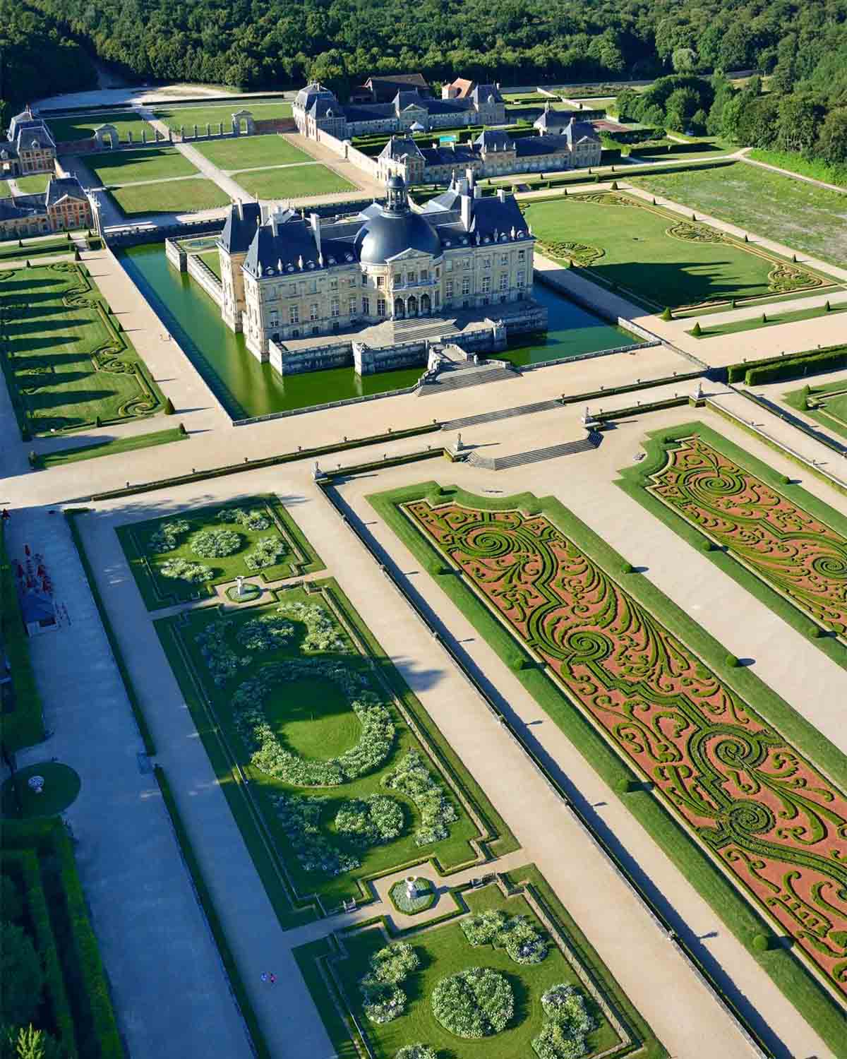 Vaux le Vicomte - Bacchus and Clio